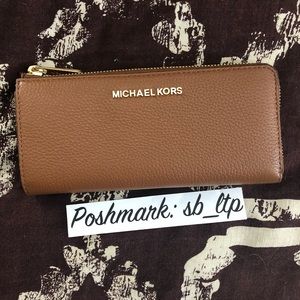 NWT Michael Kors Bedford Large Leather Zip Wallet